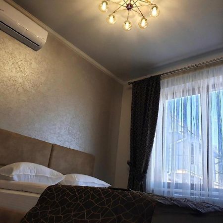 Apartment Sweethome 1 Free Parking Uzhhorod Bagian luar foto