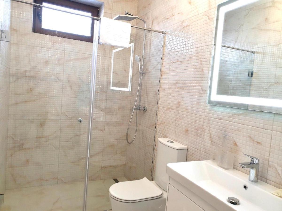 Apartment Sweethome 1 Free Parking Uzhhorod Bagian luar foto