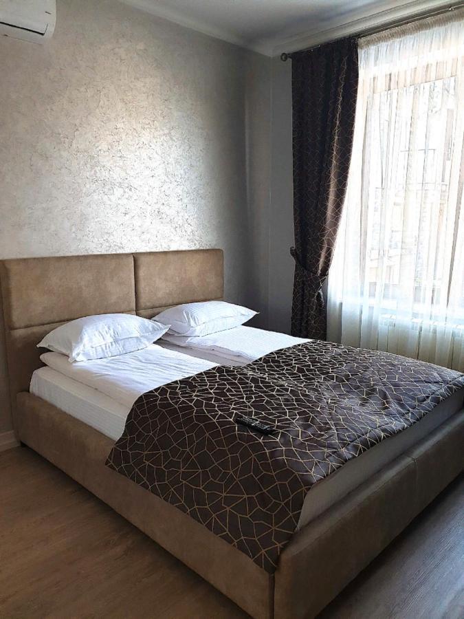 Apartment Sweethome 1 Free Parking Uzhhorod Bagian luar foto
